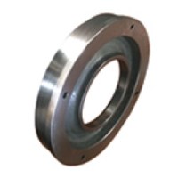Replaceable pump wear plate machined for close impeller clearance